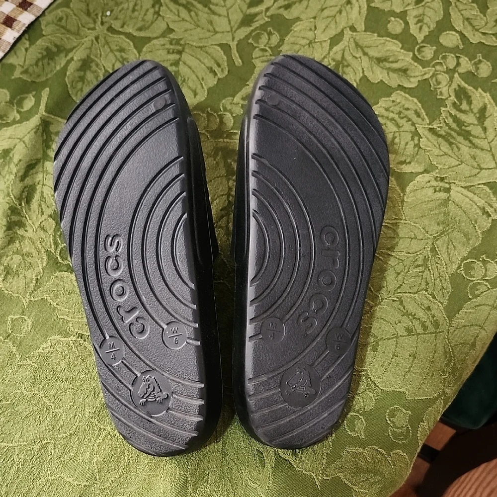 CROCS BUNDLE - Picture 4 of 5